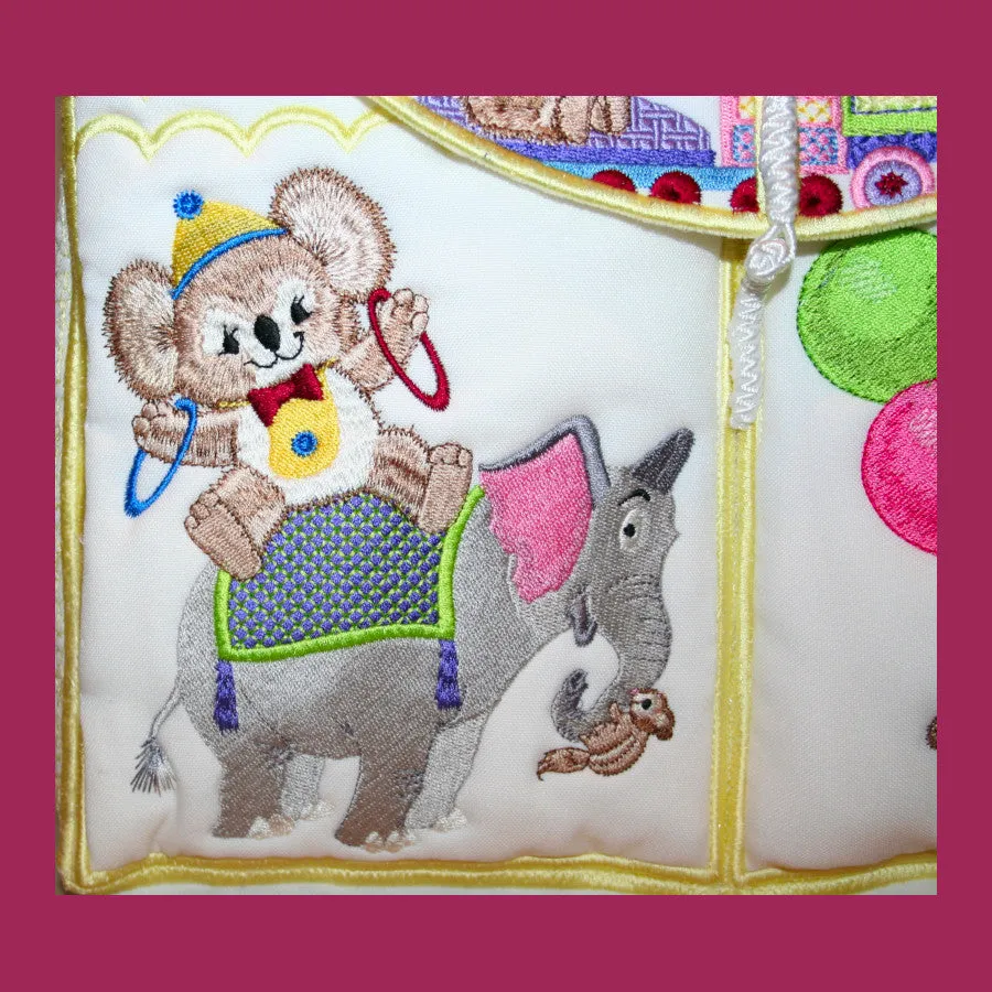 Fuzzy Tote 08 at the Circus