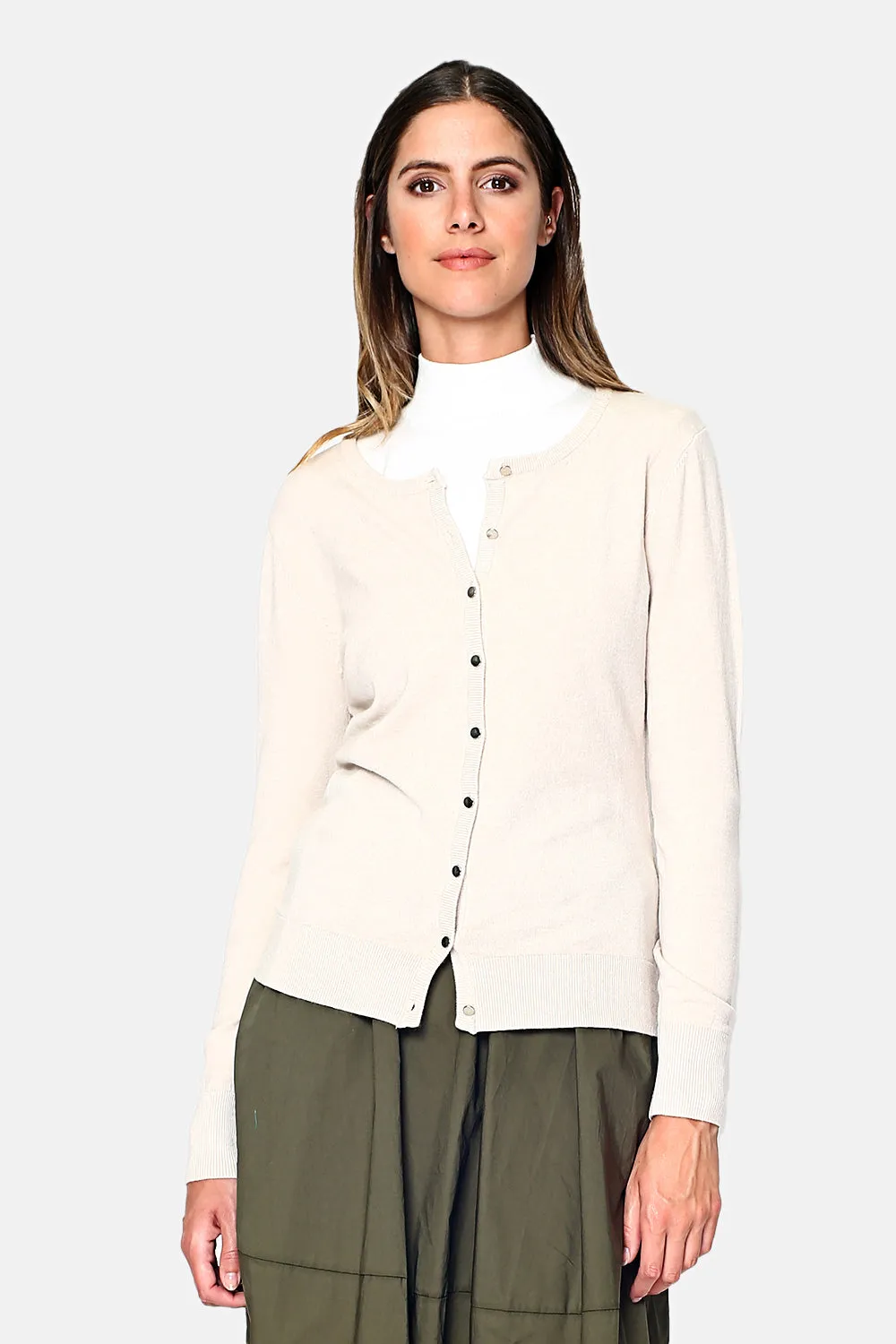 Long-sleeved buttoned V-neck cardigan
